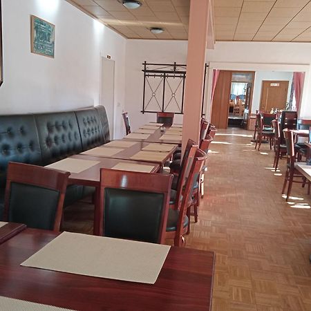 Hotel & Restaurant Zum Adlersberg Schleusingen Экстерьер фото